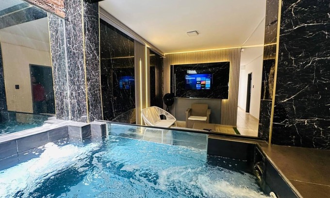 El Poblado House | house with jacuzzi near lleras park
