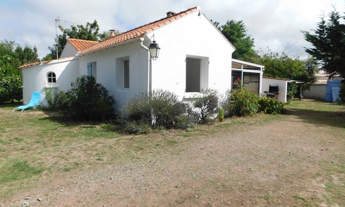 La Gueriniere House | House with large enclosed garden, on the edge of Eloux wood, near beaches