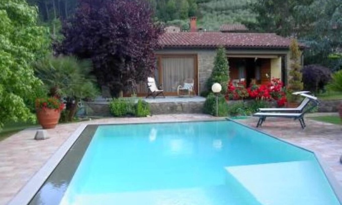 Castelvecchio Cottage | House with large veranda, garden and swimming pool