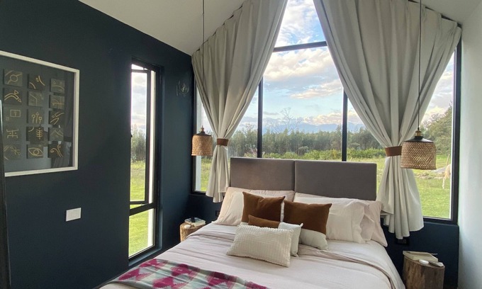Puembo Cabin | House with mountain viewsnn