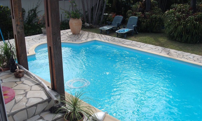 Centre Ville House | House with pool and furnished studios in the south at Tampon 400