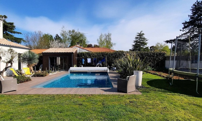 Saint-Liguaire House | House with pool in the heart of the Marais Poitevin