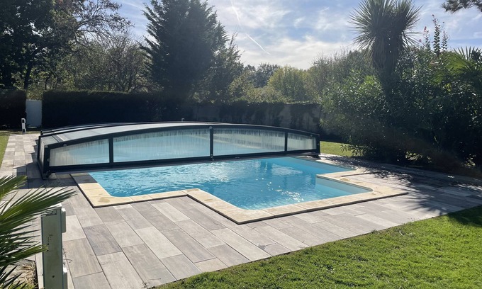 Montpon-Menesterol Cottage | House with private heated pool near St Emilion