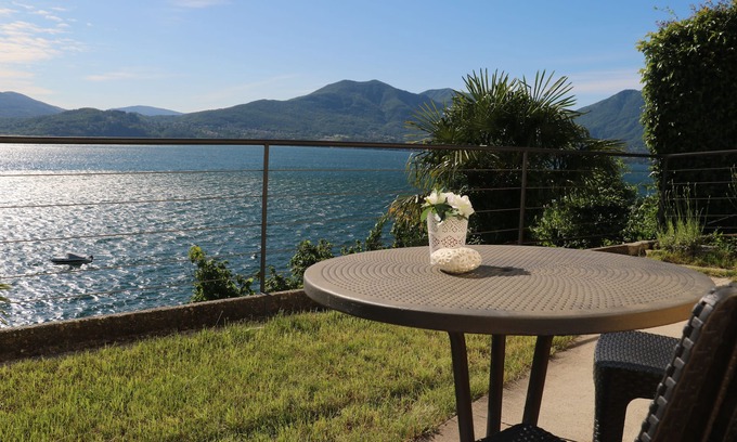 Resiga Apartment | house with private garden and wonderful lake view