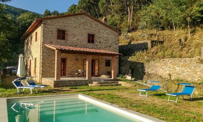 Buti House | House with private pool and panoramic views 20km from Pisa, 1km from village