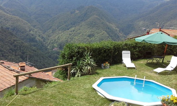 Stazzema House | House with swimming pool located in the mountains and near the sea.