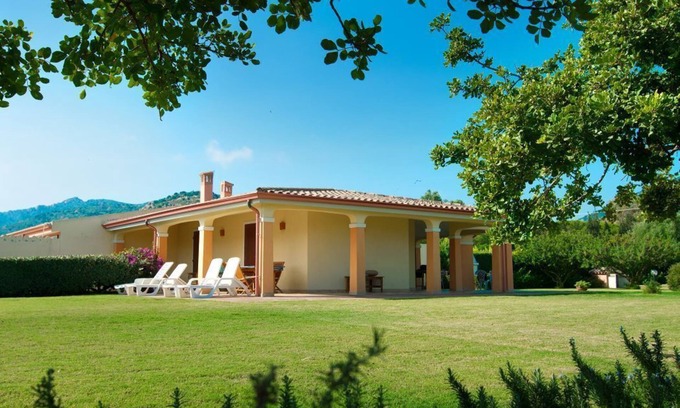 Chia House | House Zaffiro, 6 sleeps, air c., 800 meters from Su Giudeu beach and Golf