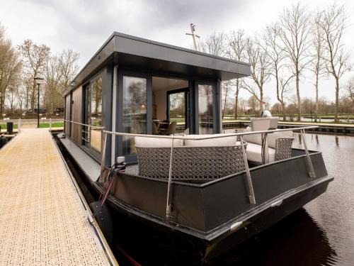 Offingawier Boat Rental | Houseboat in Offingawier with Sea View