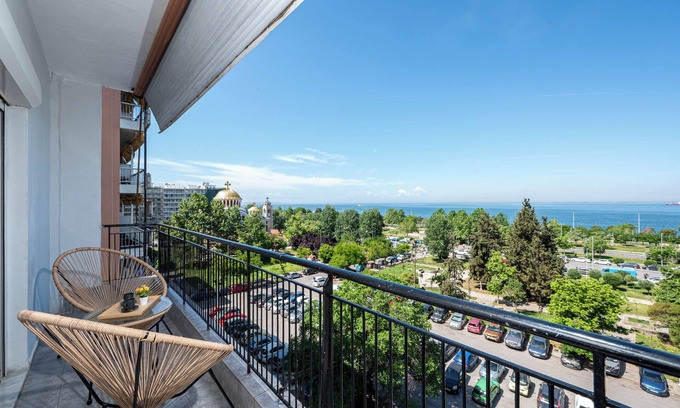 Thessaloniki Apartment | Houseloft Seaside Getaway