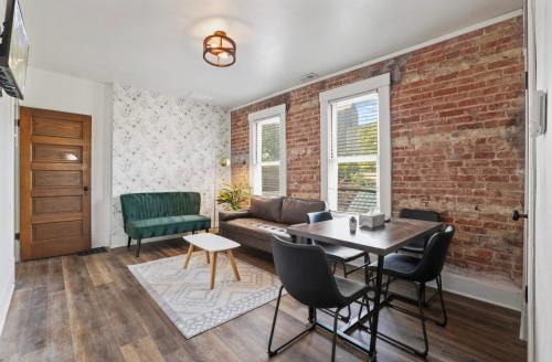 German Village Apartment | Housepitality - City View Loft - German Village