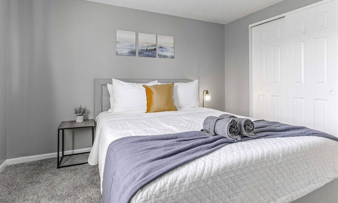 West Columbus House | Housepitality- Grove City Homestead- 4 Bed - New Renovation