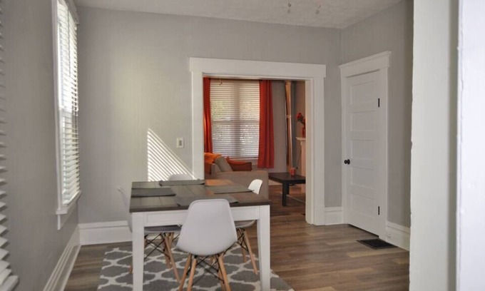 West Columbus Condo | Housepitality - The Orange Door Inn