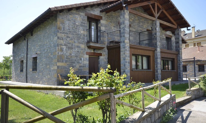 Puertolas House | Houses the Ribera. 6 standard pax. Ordesa