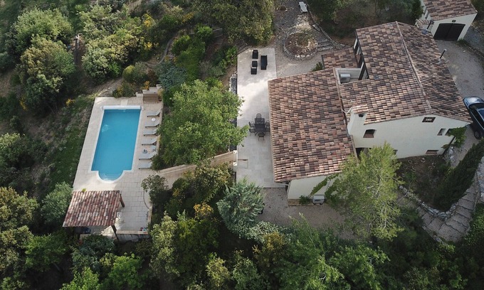 Esparron-de-Verdon Villa | houses/villas - 8 rooms - 6/7 persons