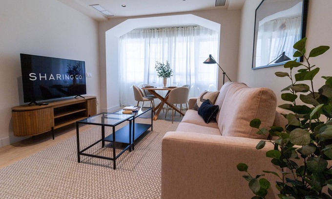 Nueva Espana Apartment | Housing Castellana X by Sharing Co