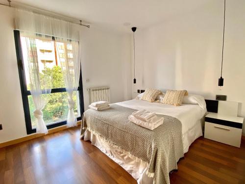 Leon Apartment | Housingleón - Centro con dos plazas de garaje