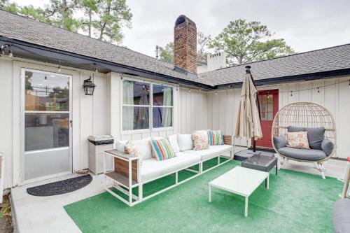 Spring Branch West House | Houston Home with Patio about 14 Mi to Downtown!