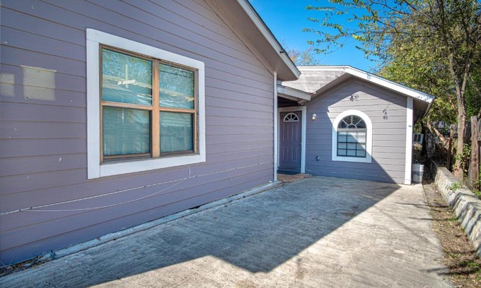 Arena District Apartment | Houston St Guest house near Downtown/Military base