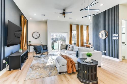 OST - South Union House | Houston Townhouse with Office and Home Gym