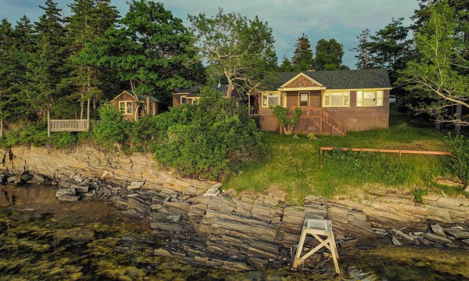 Mid-Coast and Islands House | Howard Family Cottage with Casco Bay Sunset Views!