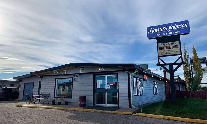 Grande Prairie Hotel | Howard Johnson by Wyndham Grande Prairie