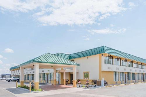 Gillette Hotel | Howard Johnson by Wyndham Gillette