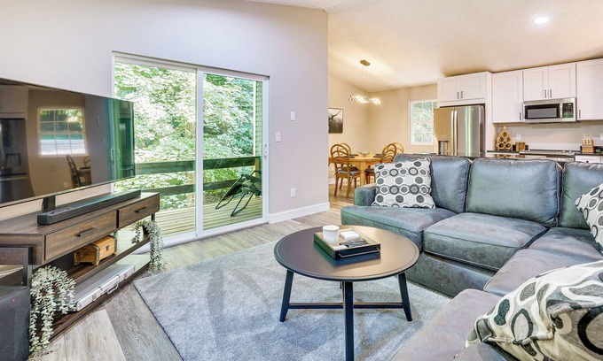Howard House | Howard Retreat w/ Deck + Fire Pit, 1 Mi to Lake!