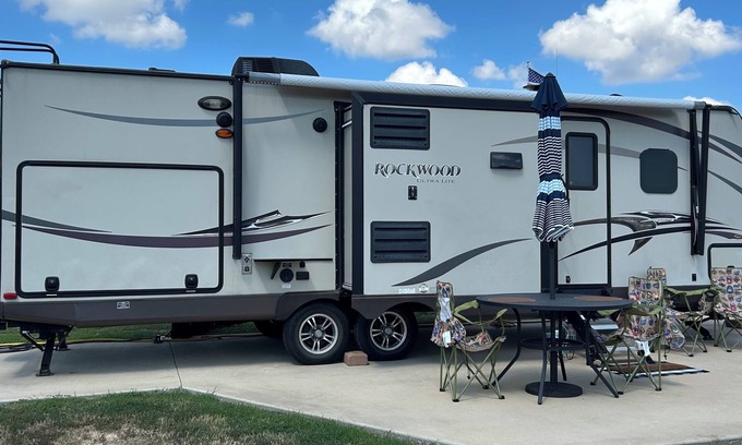 Coulter Sub Mcgee House | Howdy RV & Resort, 10mi to TX A&M,off Hwy 6. Trendy,amenities included,sleeps 4!