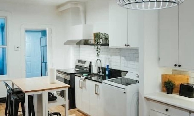 Verdun Apartment | HRésidence Cozy 3 Bedroom: The Heart of Wellington