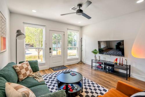 Greater East End Apartment | Htown Ecletic Funk Vibe Unit B