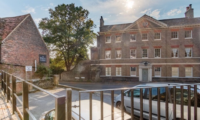 Dover House | Hubert House Guesthouse