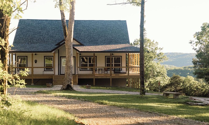 Kimberling City House | Huckleberry Hollow, secluded home in the woods, wraparound porch, soaker tub!