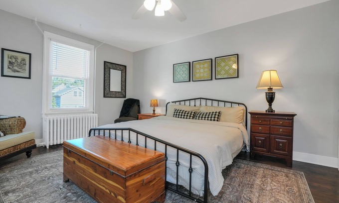 North Wales Apartment | Huckleberry House - 2 Bedroom Apartment Fenced Backyard