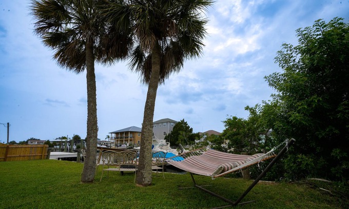 Hudson Beach Estates House | Hudson Beach Getaway W/Dock