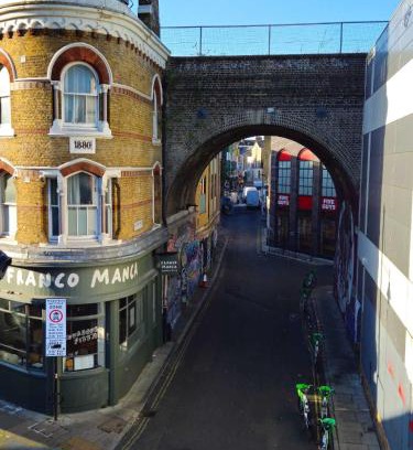 Coldharbour Apartment | Huge 3 bedroom flat @ Brixton St