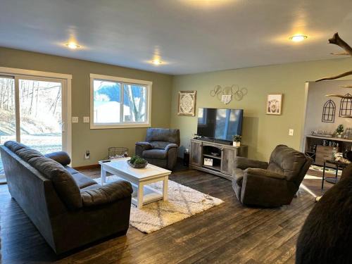 Norwalk House | Huge 5 Bedroom 2 12 Bathroom And Pet Friendly