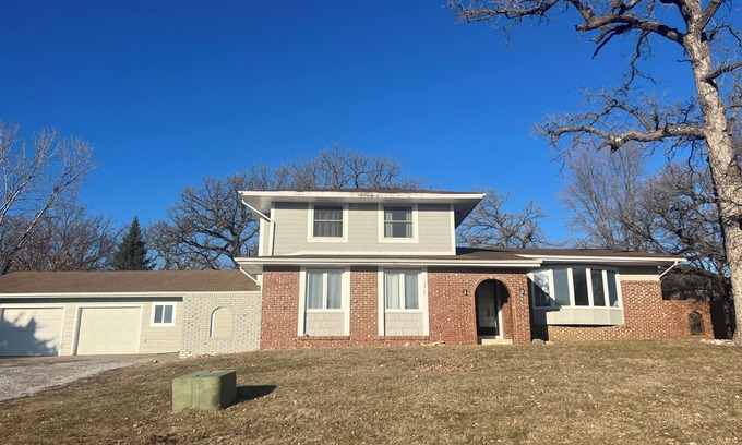 Polk City House | HUGE 9-10 bedroom w/Gorgeous 120K Remodel - Great for XL Families or Contractors