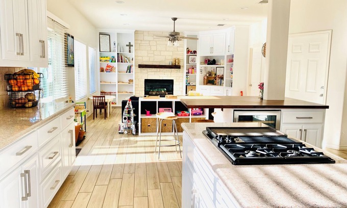 Austin House | HUGE BACKYARD! Family Friendly Home near Commons Ford Lake Park!