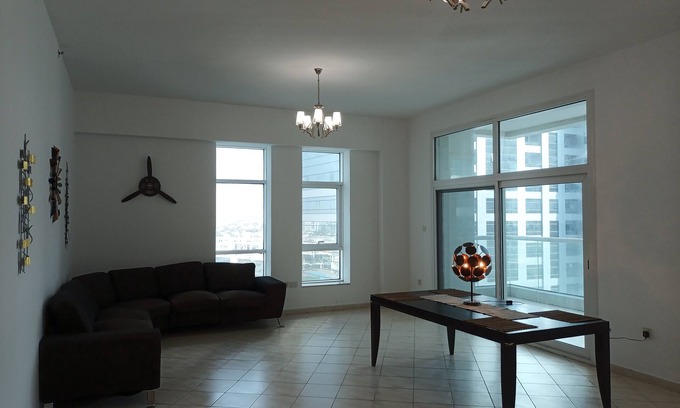 The Greens Apartment | Huge Barsha Heights 4 Bedroom in Heart of Dubai - Balconies, pool, gym, parking!