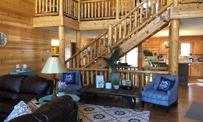 New Lisbon House | Huge Cabin near Castle Rock Lake - New Lisbon, WI