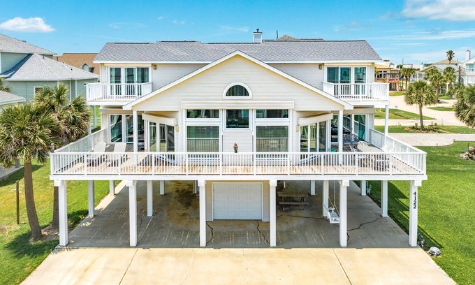 Pirates Beach West House | Huge Deck, 4th Row Gulf Views, Open Living Spaces - Great for Groups!