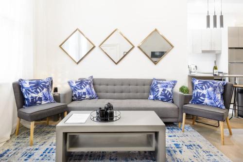 North Sydney Apartment | Huge Designer Studio Next to Lovely Park