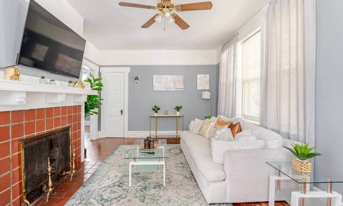 Springfield House | Huge Discount Charming Home close to theStadium & Hospital