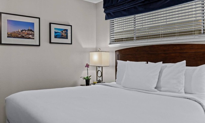 Russian Hill Condo | Huge discount! Watch Blue Angel Air Show in golden October!