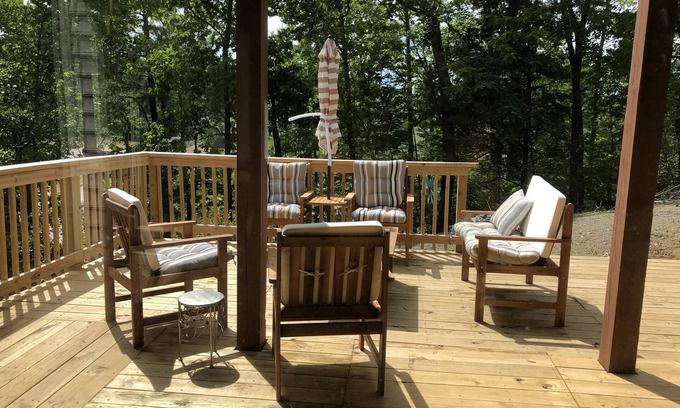 Goodview House | Huge Dock, Big Water, >200 Mb/s WiFi, Canoe, 3 King, Queen, and Bunks for Kids