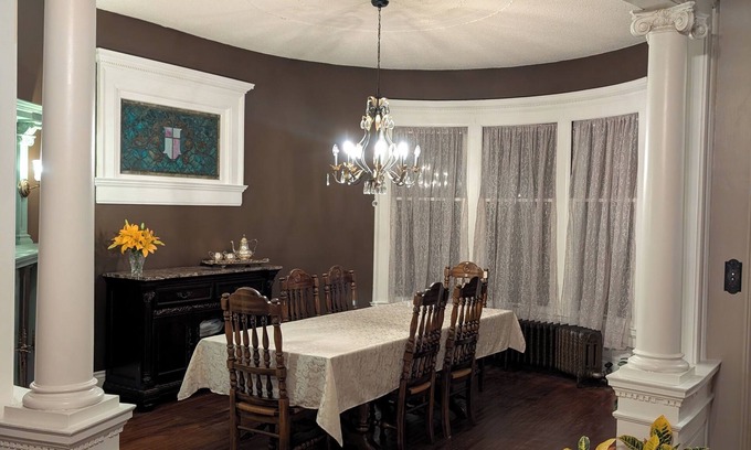 Mansfield House | Huge Elegant Victorian - 8 people