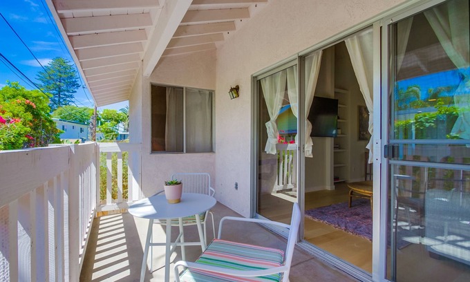 Olde Solana Beach Condo | Huge Fletcher Cove Condo Solana Beach. 1 minute walk to sand