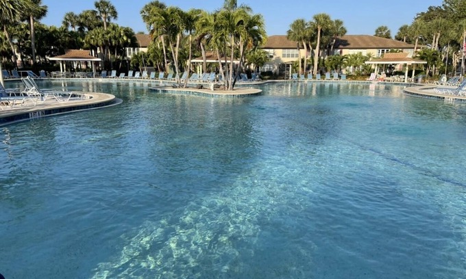 East Naples Condo | Huge Heated Pool, 10 min to the Beach & Downtown 5th Ave