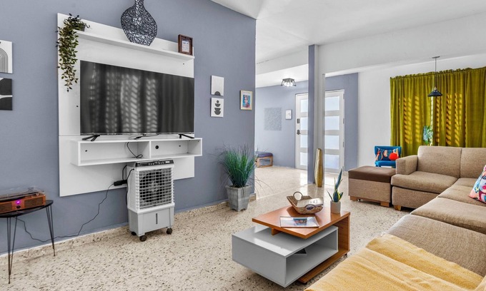 Cangrejo Arriba Apartment | Huge Home 4 Min from Airport and Beach and Placita Solar Panels & Jacuzzi & Pool