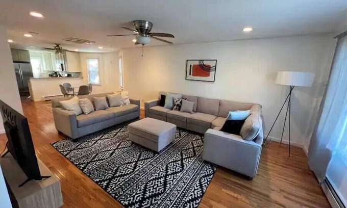 Linden House | Huge house by NWK Airport and 20 mins to NYC